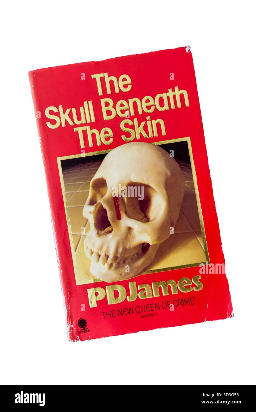 Una copia cartacea del cranio sotto la pelle di P. D. James. Pubblicato per la prima volta nel 1982. Foto Stock
