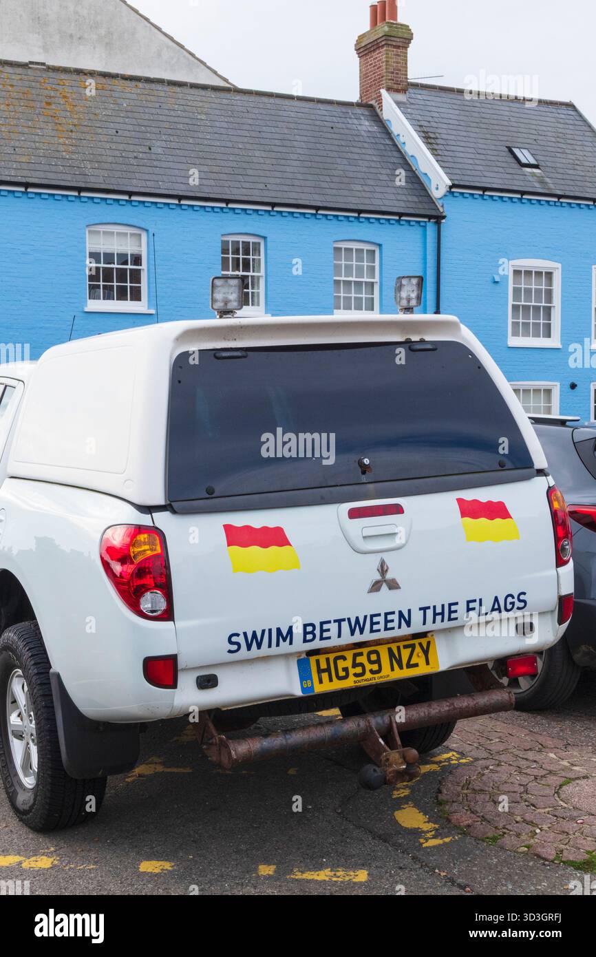 Veicolo RNLI parcheggiato sulla falesia di Aldeburgh Foto Stock