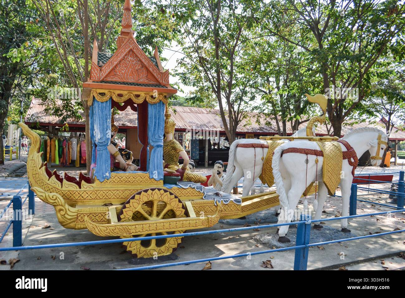 15 gennaio 2013, Thailandia. Statue di antichi guerrieri thailandesi nel tempio di Muang, Angthong Thailandia. Foto Stock