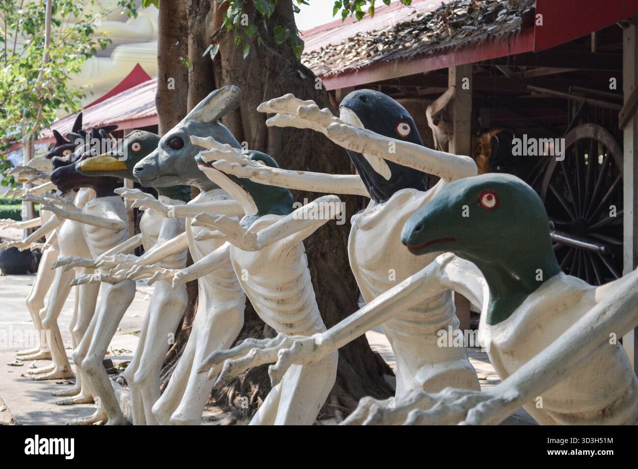 15 gennaio 2013, Thailandia. Statue di antichi guerrieri thailandesi nel tempio di Muang, Angthong Thailandia. Foto Stock