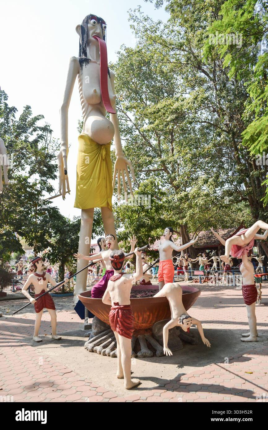 15 gennaio 2013, Thailandia. Statue di antichi guerrieri thailandesi nel tempio di Muang, Angthong Thailandia. Foto Stock