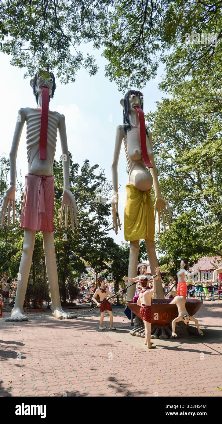 15 gennaio 2013, Thailandia. Statue di antichi guerrieri thailandesi nel tempio di Muang, Angthong Thailandia. Foto Stock