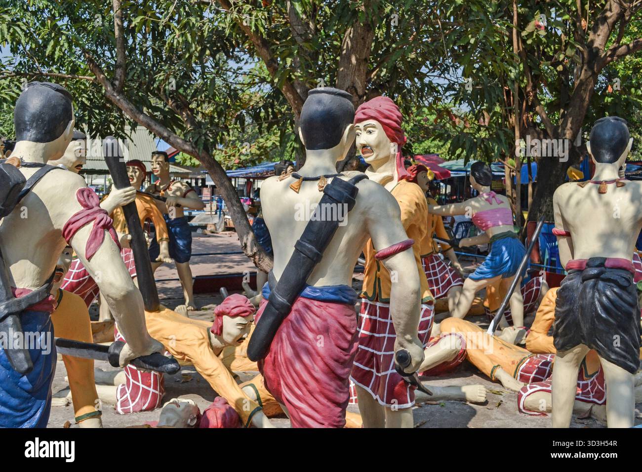 15 gennaio 2013, Thailandia. Statue di antichi guerrieri thailandesi nel tempio di Muang, Angthong Thailandia. Foto Stock