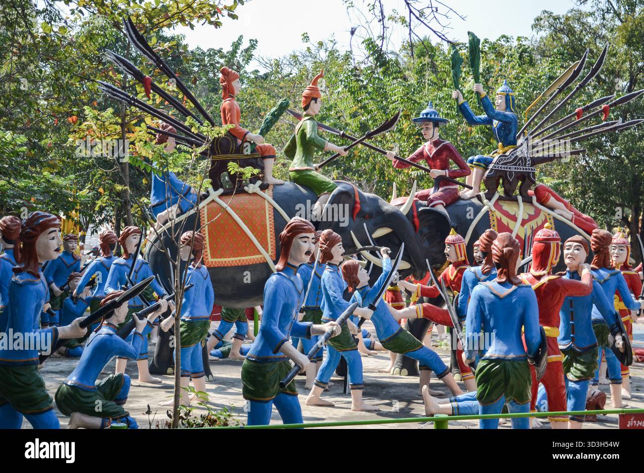 15 gennaio 2013, Thailandia. Statue di antichi guerrieri thailandesi nel tempio di Muang, Angthong Thailandia. Foto Stock