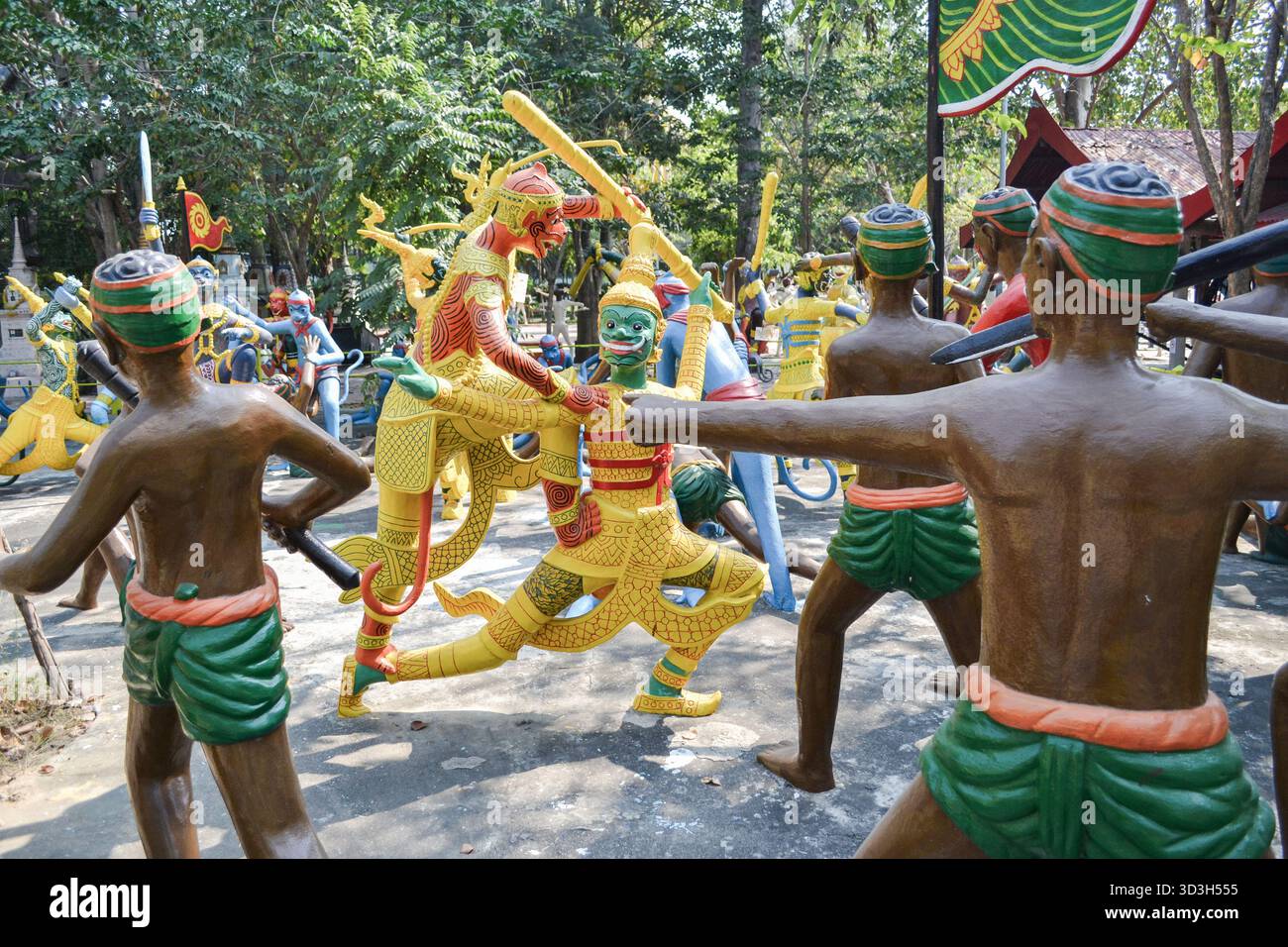 15 gennaio 2013, Thailandia. Statue di antichi guerrieri thailandesi nel tempio di Muang, Angthong Thailandia. Foto Stock