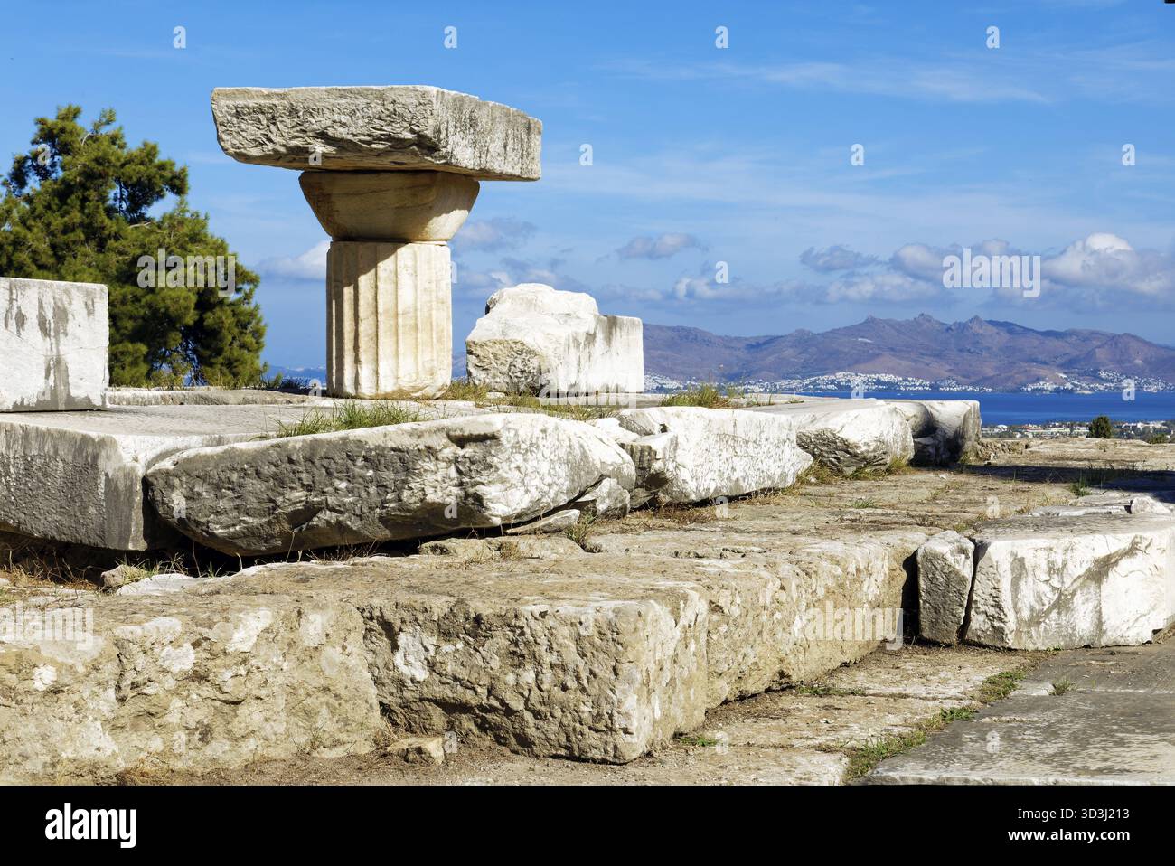 Terrazza superiore, resti del tempio di Asclepio, Asclepieion, Aescupium latino, tre terrazze, luogo di culto di Asclepio, dio dell'arte curativa, An Foto Stock