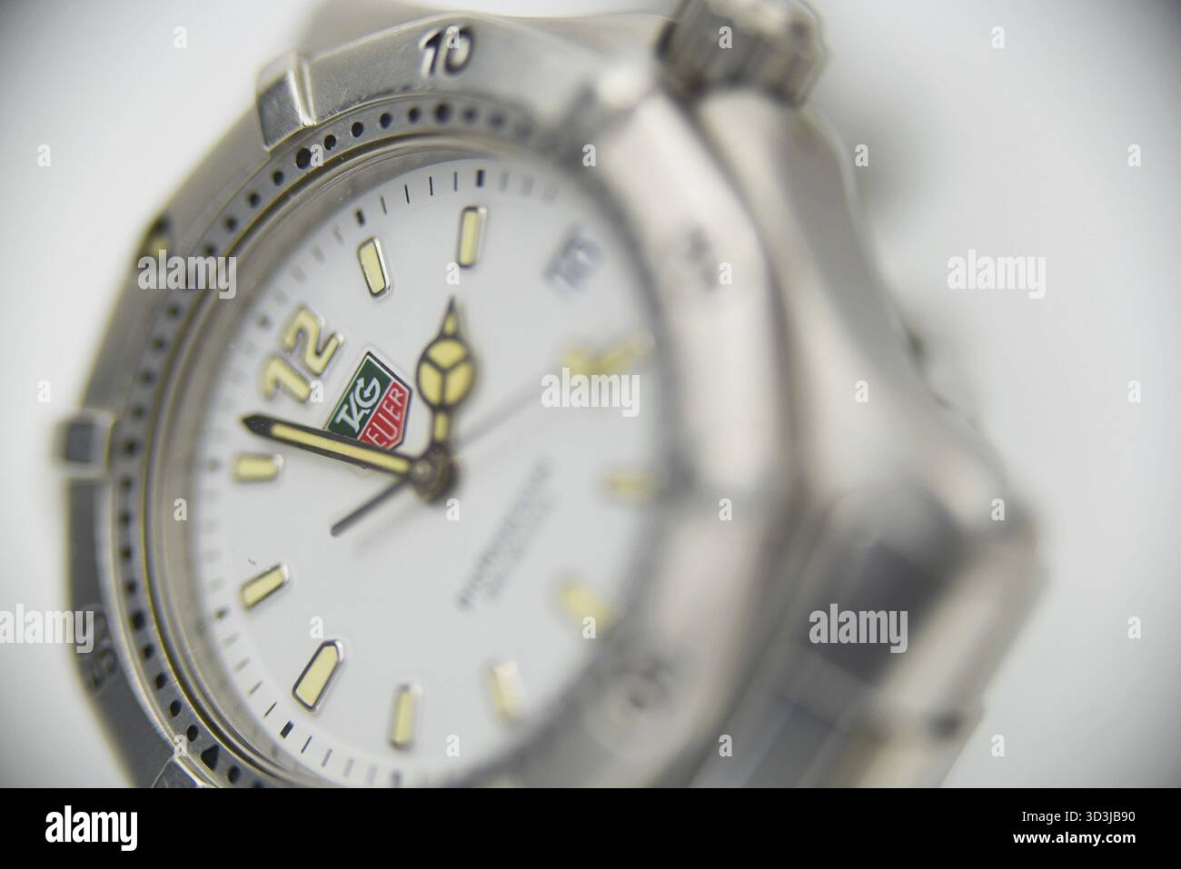 Primo piano di un orologio svizzero di Tag Heuer. Foto Stock