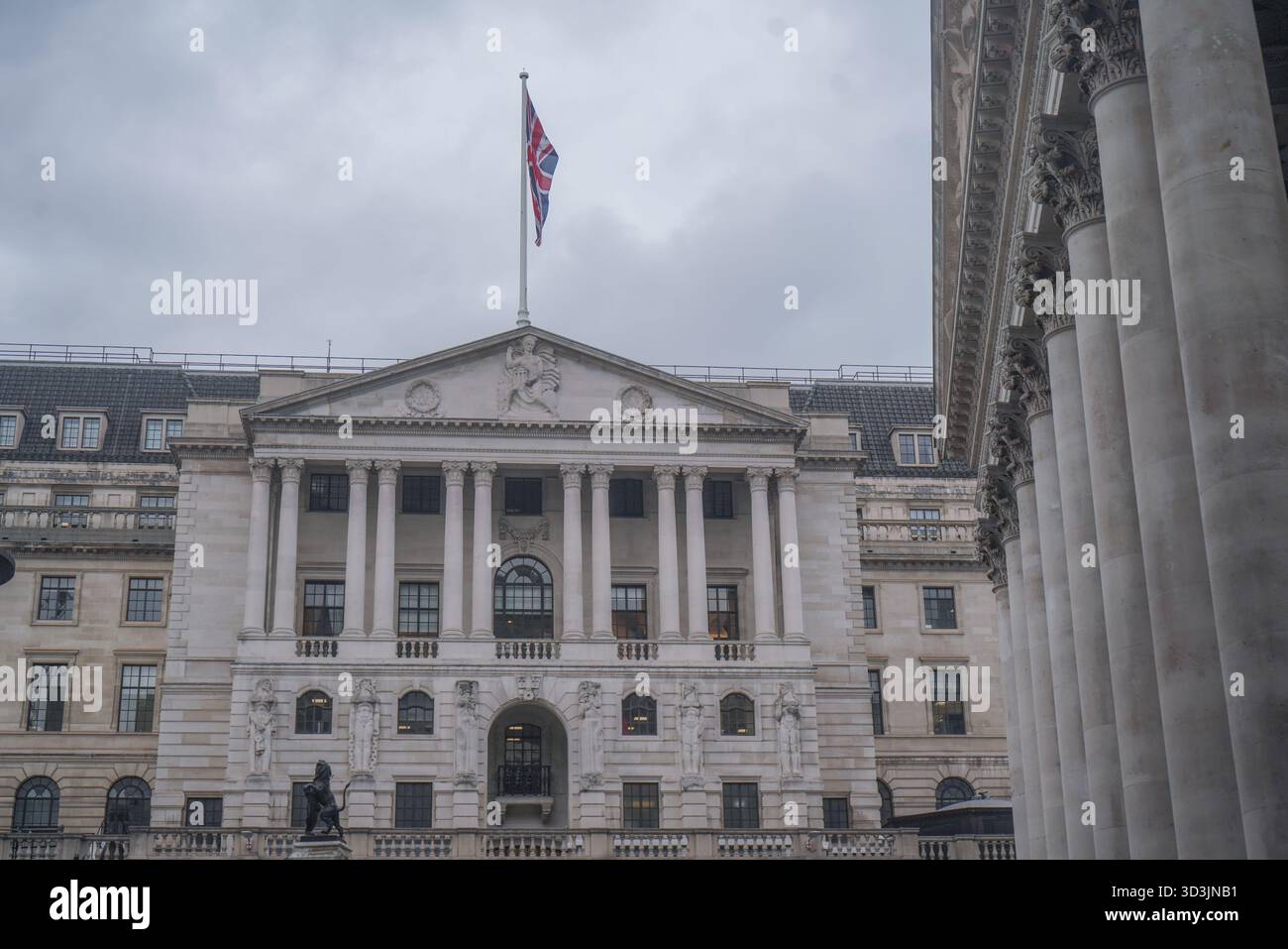 6 novembre 2025. Il comitato monetario della Banca d'Inghilterra vota per mantenere invariati i tassi d'interesse al 4% Foto Stock