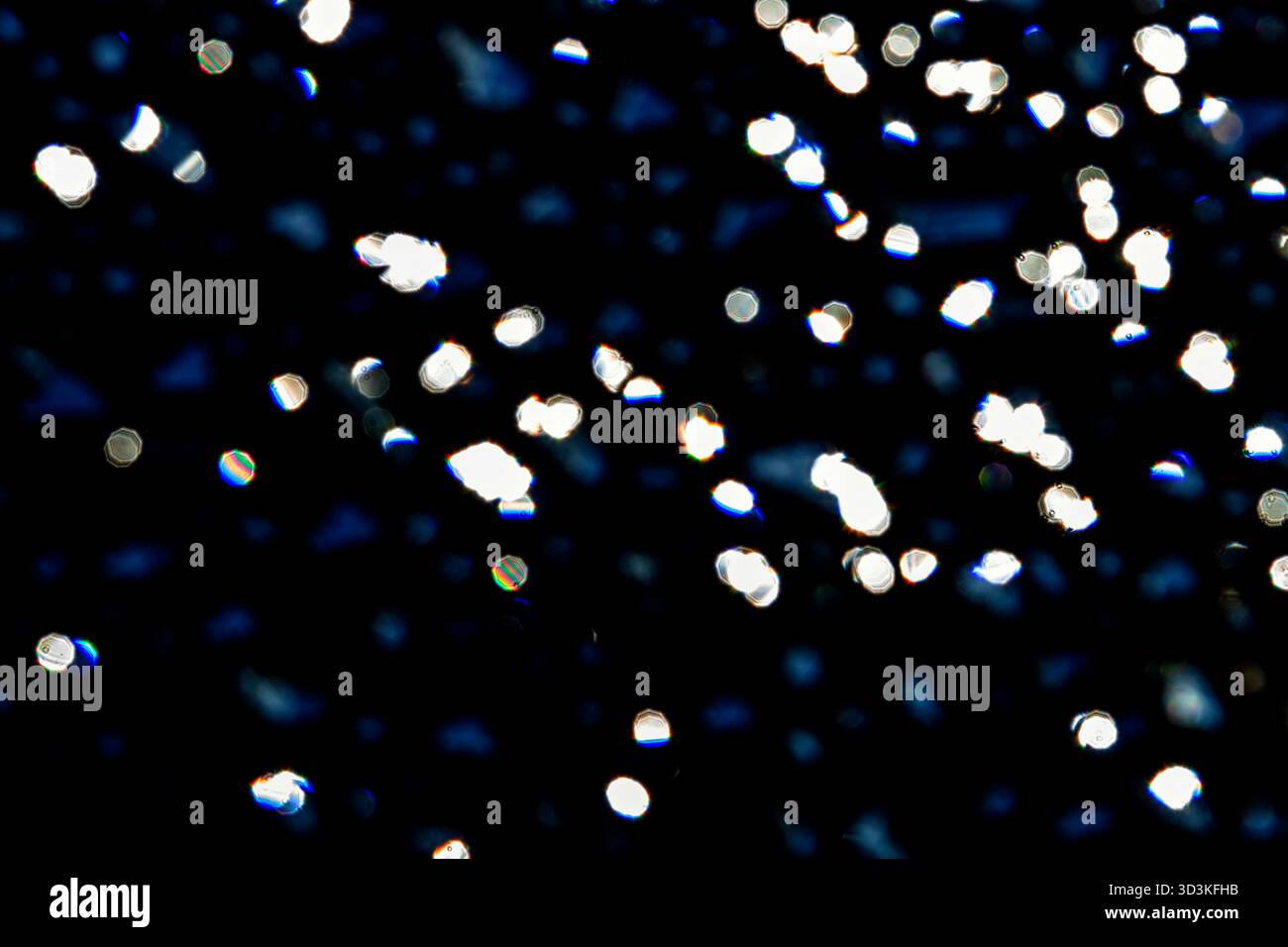 Sydney, nuovo Galles del Sud, Australia. 5 novembre 2025. Uno spruzzo di luce sul vetro nero a Sydney, NSW, Australia (Credit Image: © Tara Malhotra/ZUMA Press Wire) SOLO PER USO EDITORIALE! Non per USO commerciale! Foto Stock