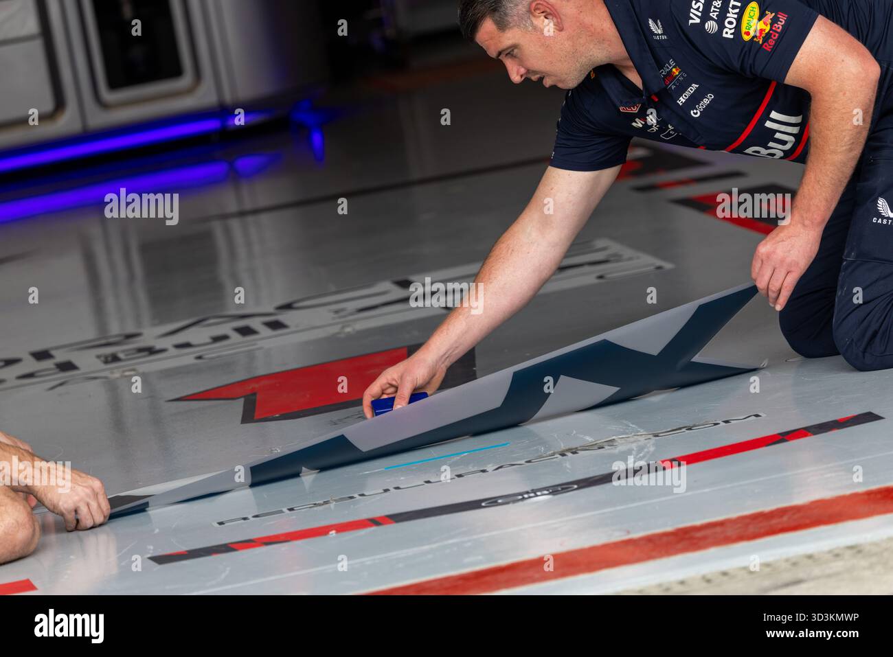 San Paolo, BRA. 06/11/2025. Meccanici del Red Bull Team al lavoro, durante la Formula 1 MSC Cruises grande Premio De Sao Paulo 2025. Crediti: Alessio Morgese / Emage / Alamy live news Foto Stock
