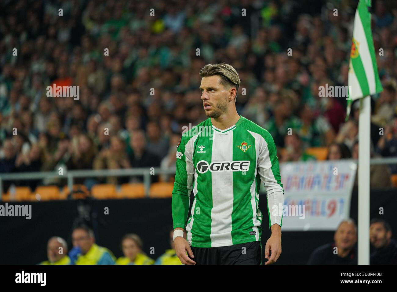 Siviglia, Spagna. 6 novembre 2025. Giovani lo Celso (Real Betis) durante la partita di UEFA Europa League tra Real Betis e Olympique Lyonnais, allo stadio la Cartuja. Crediti: Fernando Vazquez / Alamy Live News Foto Stock