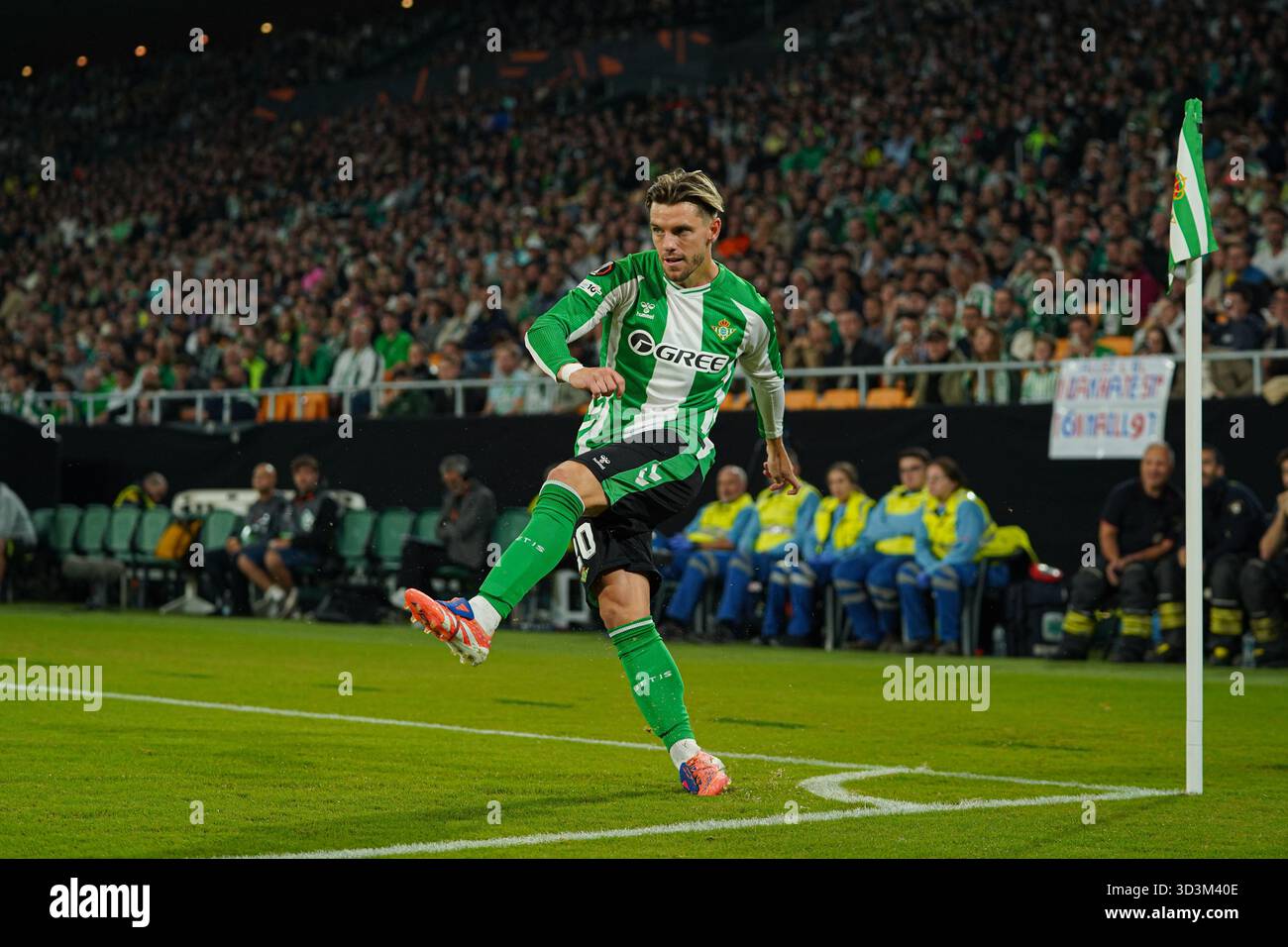 Siviglia, Spagna. 6 novembre 2025. Giovani lo Celso (Real Betis) durante la partita di UEFA Europa League tra Real Betis e Olympique Lyonnais, allo stadio la Cartuja. Crediti: Fernando Vazquez / Alamy Live News Foto Stock