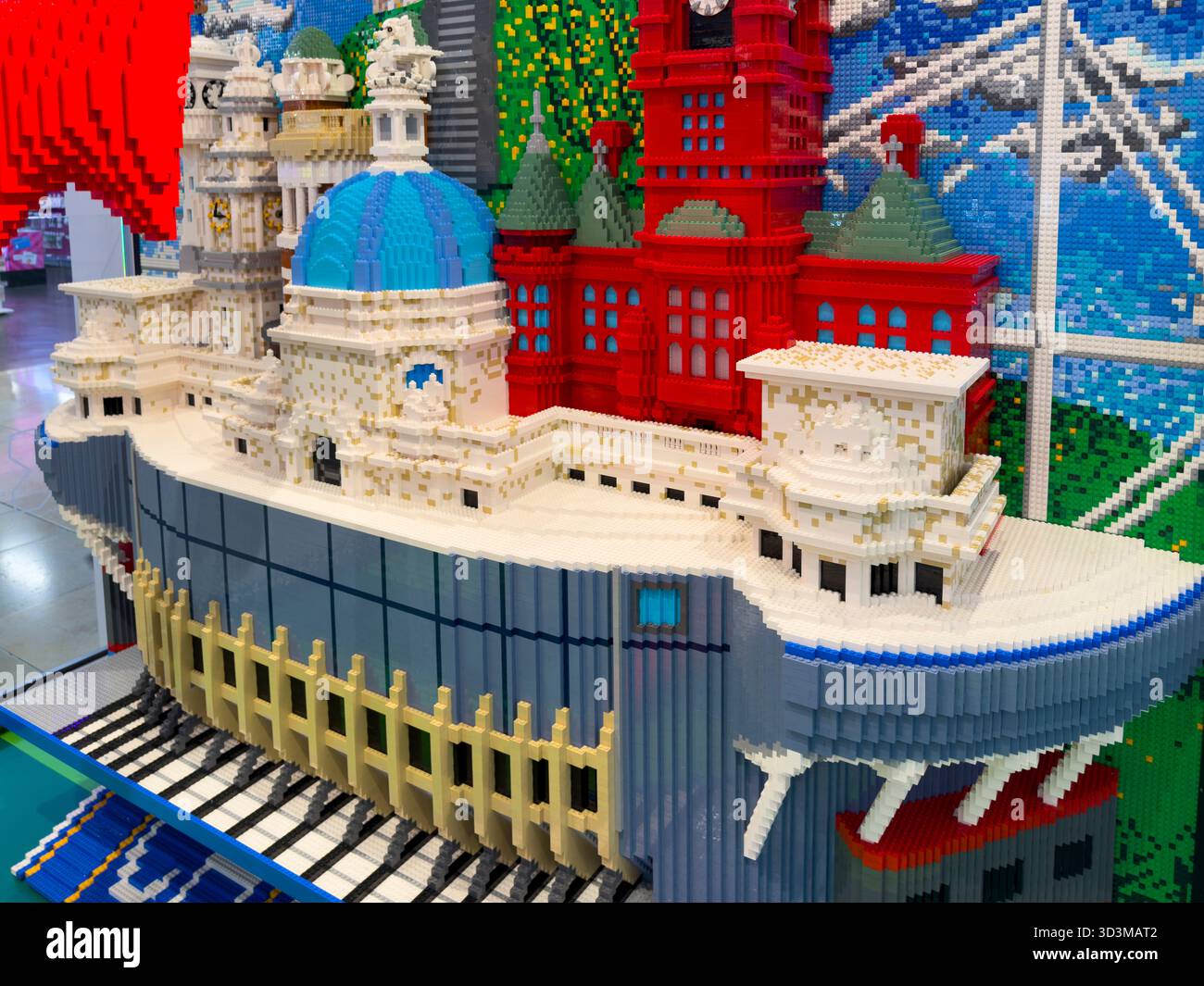 Welsh Dragon, LEGO Sculpture, Cardiff, Wales, St David's Dewi Sant, centro commerciale, negozio LEGO, arte pubblica, esposizione al dettaglio, icona culturale - Immagine stock catturata con smartphone