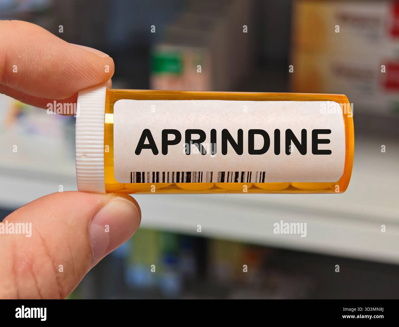 Scatola di plastica arancione di APRINDINE compresse su un tavolo della farmacia ospedaliera usato per trattare i ritmi cardiaci irregolari e antiaritmici. Magazzino DELLA FARMACIA Foto Stock