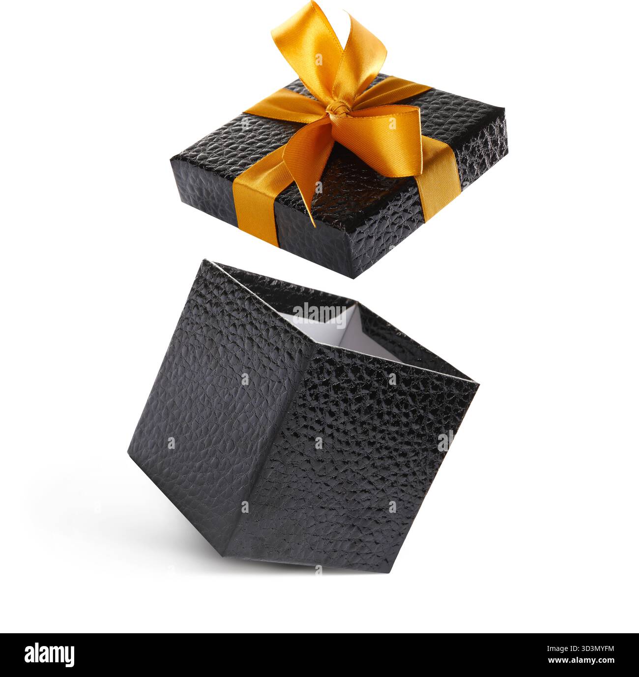 Apri la confezione regalo con un bellissimo coperchio in aria su sfondo bianco Foto Stock