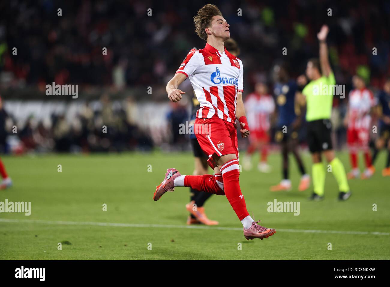 Belgrado, Serbia. 6 novembre 2025. Crvena Zvezda grande talento Vasilije Kostov durante la partita di calcio Europa League tra Crvena Zvezda - Lille. Foto Stock