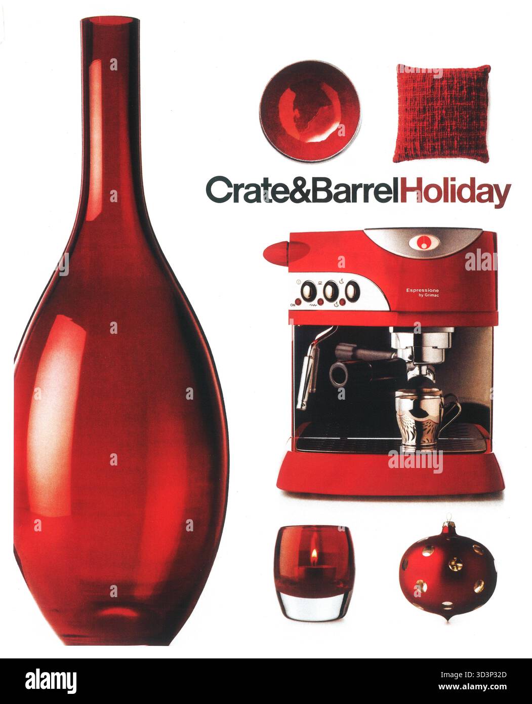 2004 Crate&Barrel articoli per la casa vacanze, con macchina espresso espresso di Grimac e altri articoli in un vivace colore rosso Foto Stock