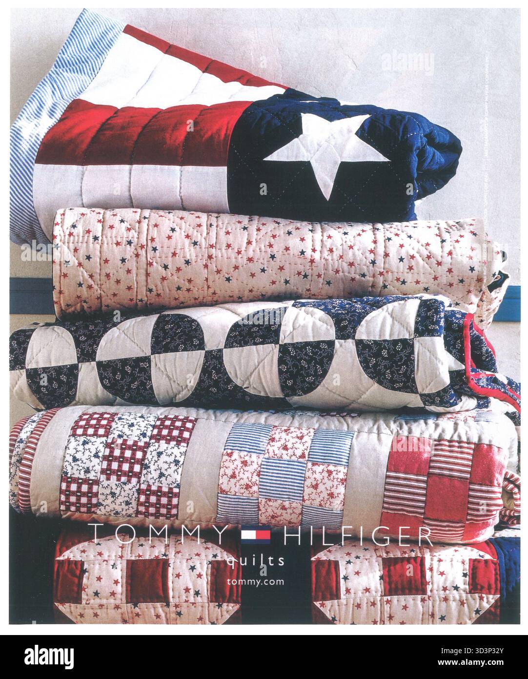 2000 trapunte Tommy Hilfiger, prodotti da letto con patchwork e strisce tradizionali di ispirazione americana Foto Stock