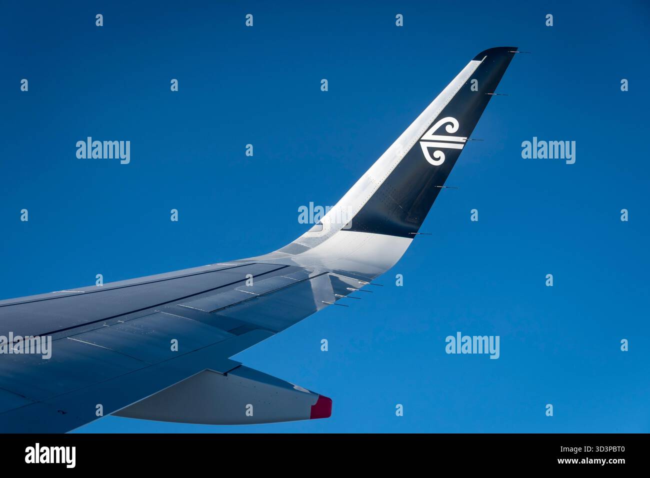 Wing of Air New Zealand Airbus 320 tra la nuova Zelanda e l'Australia Foto Stock