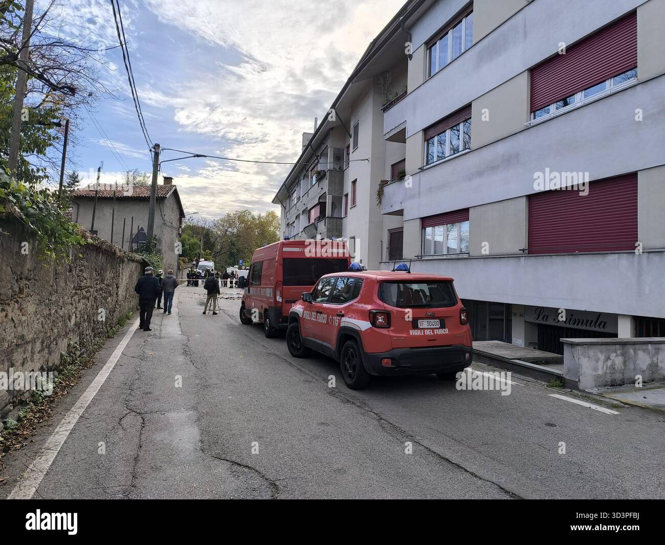 Torino, Italia. 7 novembre 2025. Torino: Esplosione in un edificio a Rivarolo Canavese, due feriti, una donna gravemente ferita credito: Agenzia fotografica indipendente/Alamy Live News Foto Stock