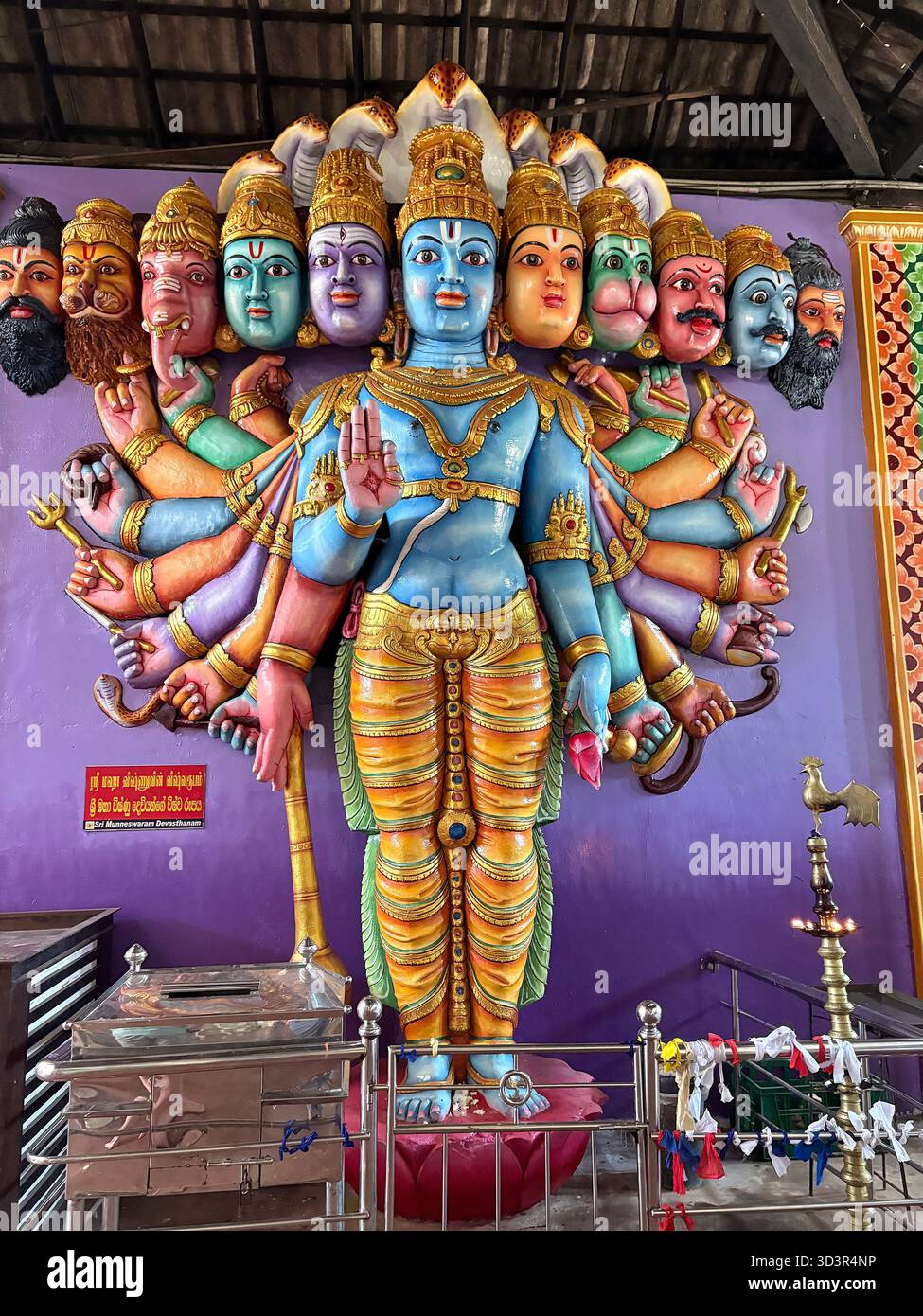 Jaffna, Sri Lanka, il tempio indù di Munneshwaram è un tempio importante ed esiste dal 1000 d.C. ed è dedicato a Shiva. Foto Stock