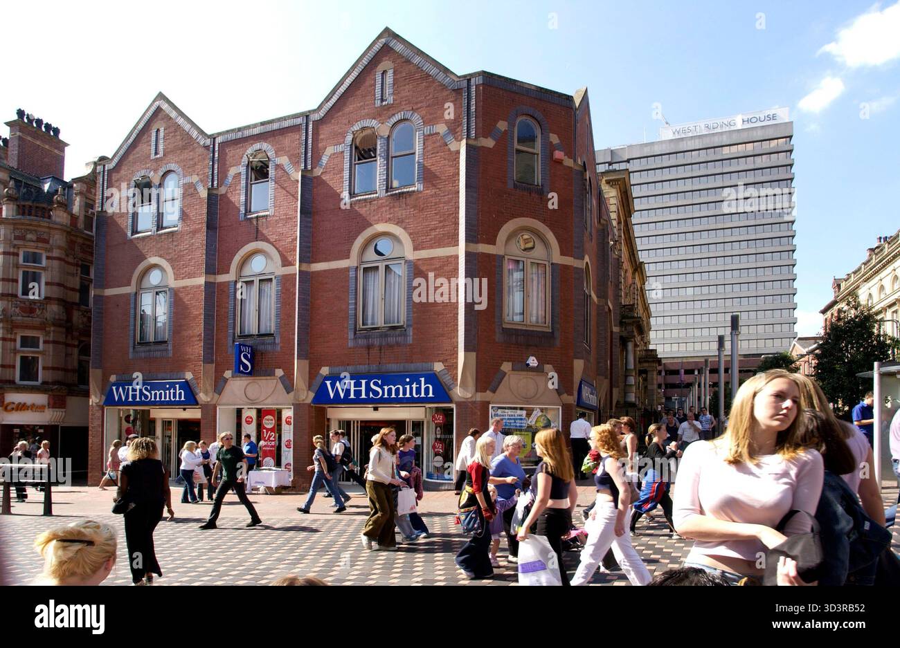 Nome file : DSC 0043.JPG dimensione file : 2,4 MB (2464345 byte) Data ripresa : 2, set 2002 12:16:57 dimensione immagine : 3008 x 1960 pixel risoluzione : 300 x 300 dpi bit profondità : 8 bit/canale protezione attributo : Off fotocamera ID : N/A fotocamera : NIKON D1X qualità modalità : FINE misurazione modalità : centrale ponderata esposizione : priorità otturatore velocità luce : No lunghezza focale : 14,0 mm velocità otturatore : 1/160 secondi compensazione esposizione : F5.6 0,0 EV bilanciamento del bianco : obiettivo automatico : 14 mm F2.8 modalità di sincronizzazione flash : N/A differenza di esposizione : 0,0 EV programma flessibile : Nessuna sensibilità : ISO125 S. Foto Stock