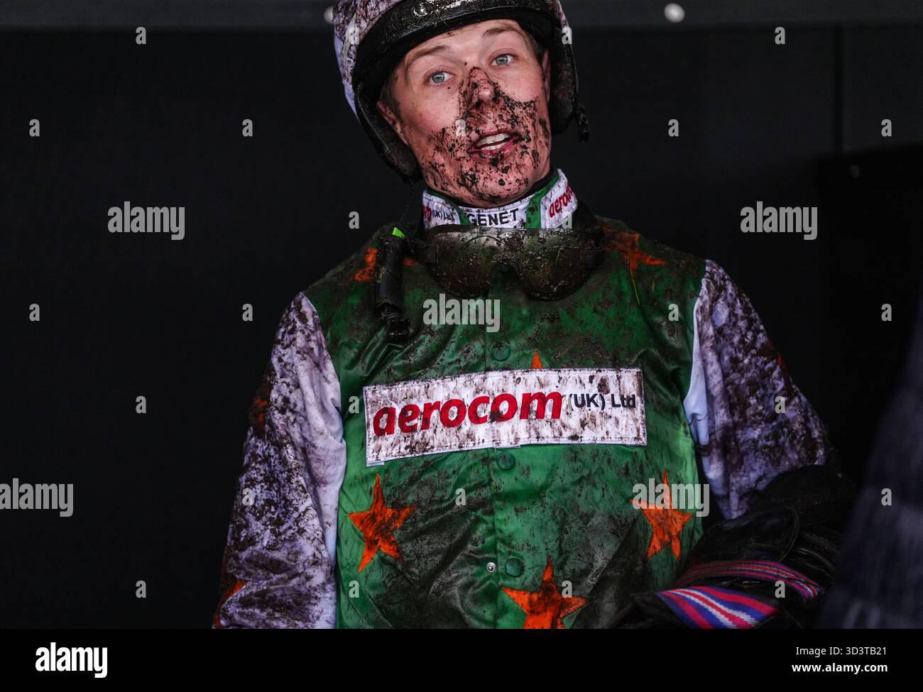 Jockey Lee Edwards dopo la BetMGM Haldon Gold Cup handicap Chase all'ippodromo di Exeter. Data foto: Venerdì 7 novembre 2025. Foto Stock