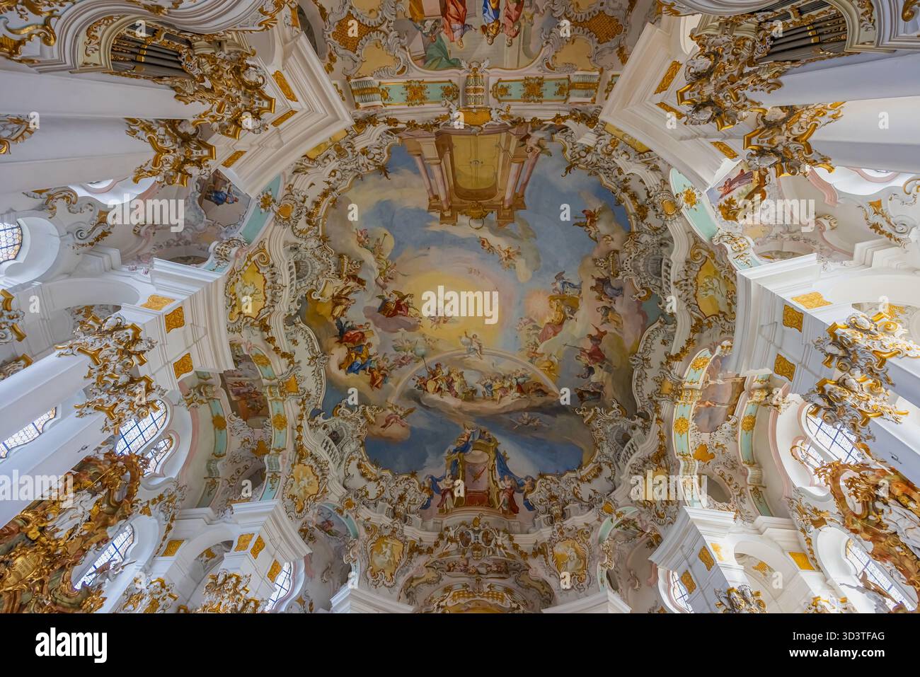 Gli interni riccamente decorati della Wieskirche (Chiesa di pellegrinaggio di Wies) a Steingaden, Baviera, Germania. Questo sito patrimonio dell'umanità dell'UNESCO è un albero Foto Stock