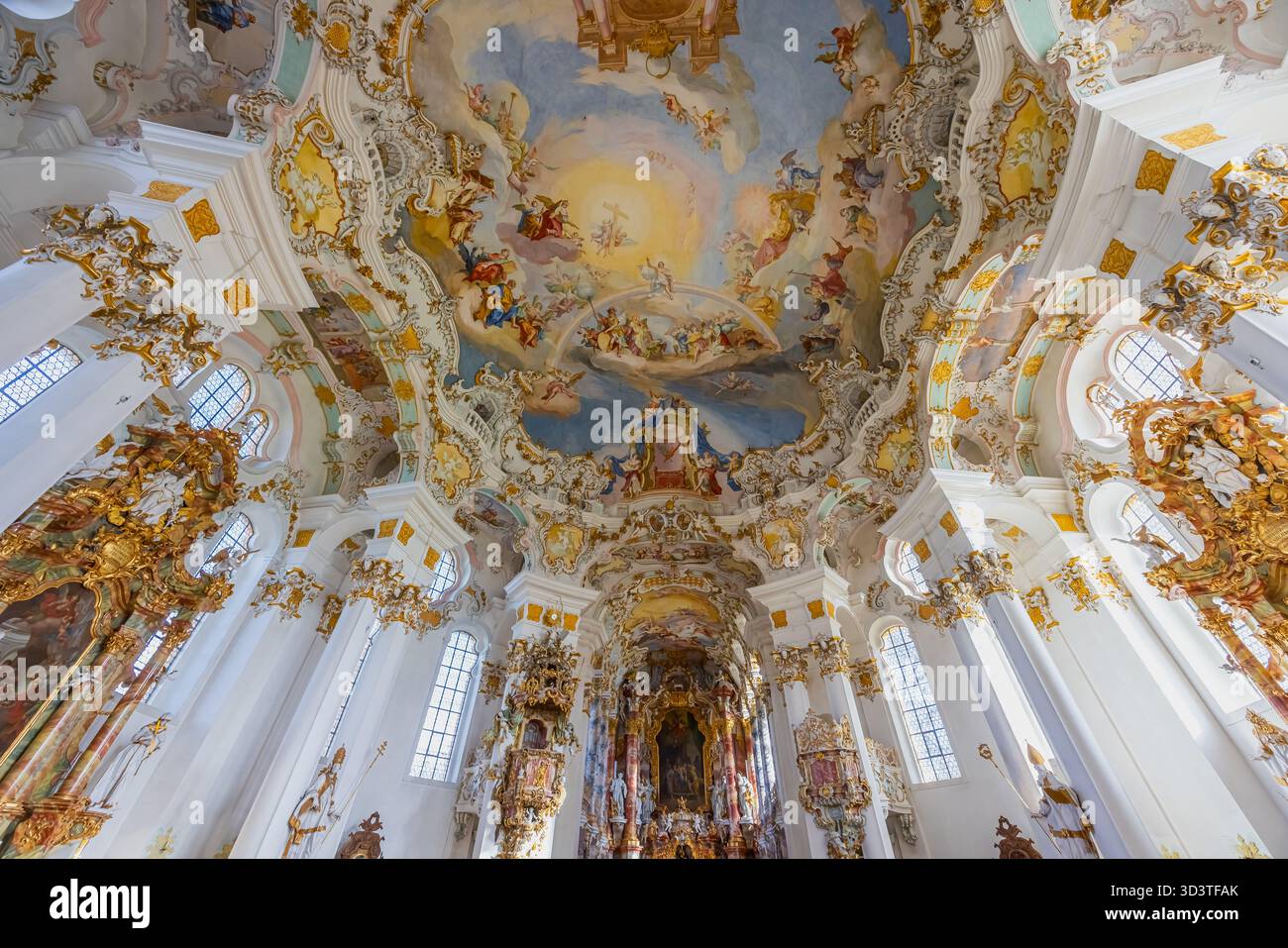 Gli interni riccamente decorati della Wieskirche (Chiesa di pellegrinaggio di Wies) a Steingaden, Baviera, Germania. Questo sito patrimonio dell'umanità dell'UNESCO è un albero Foto Stock