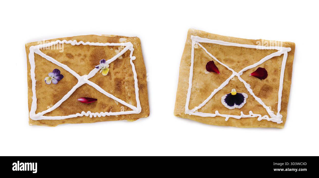 Concetto di cibo, pancake con viso panna acida Foto Stock