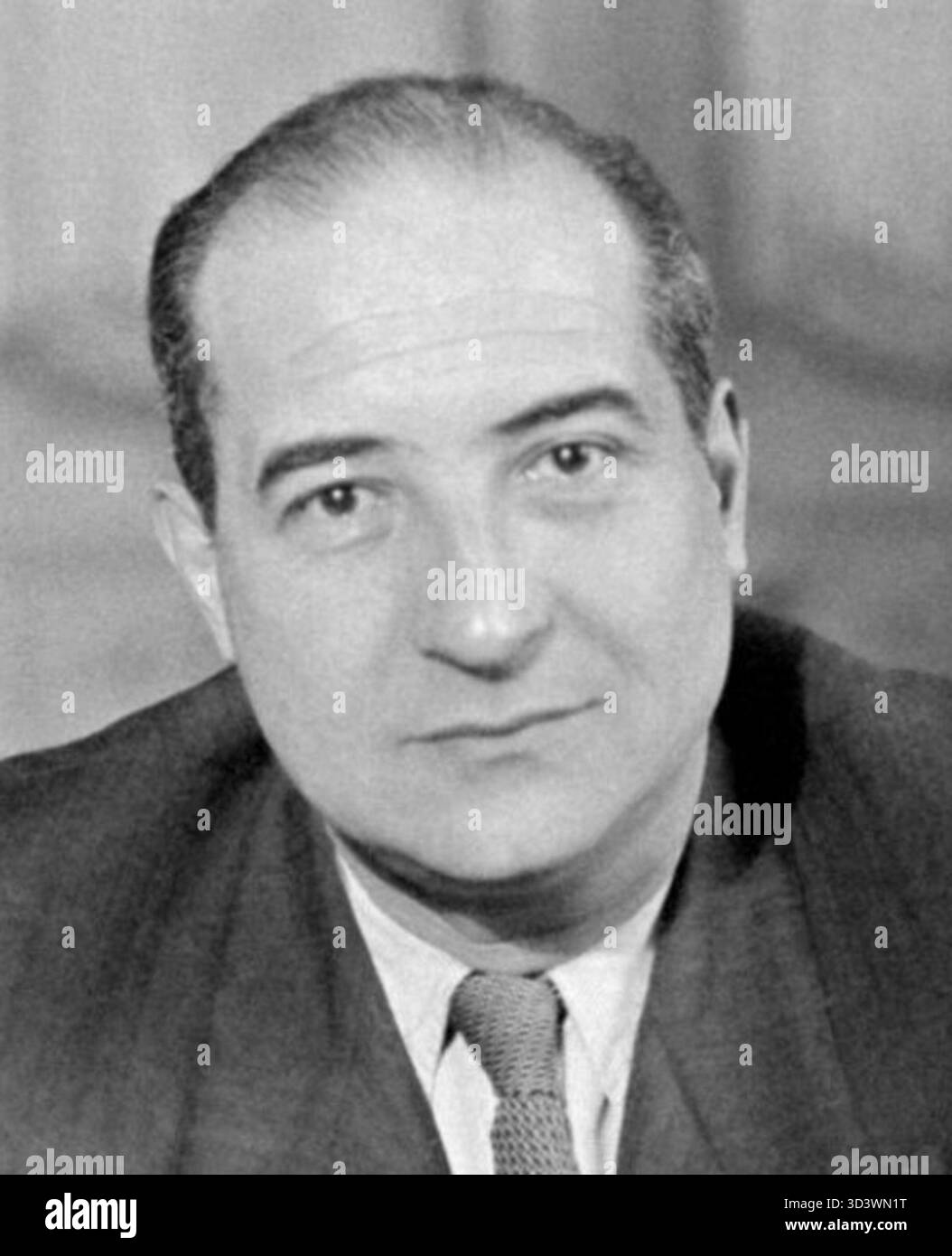 Fotografia di Laurent Casanova, scattata nel 1946. Fu una figura di spicco nella politica francese del dopoguerra. Foto Stock