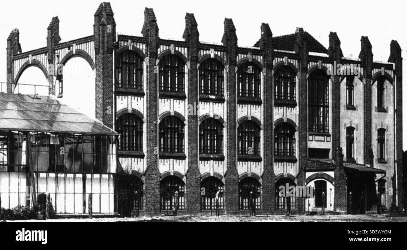 Fotografia della Kunstblumenfabrik Hachenburg a Medienstadt Babelsberg, associata al monumento del patrimonio culturale Brandenburger Baudenkmal, risalente al 1897-1898 e fotografata nel 1911. Foto Stock