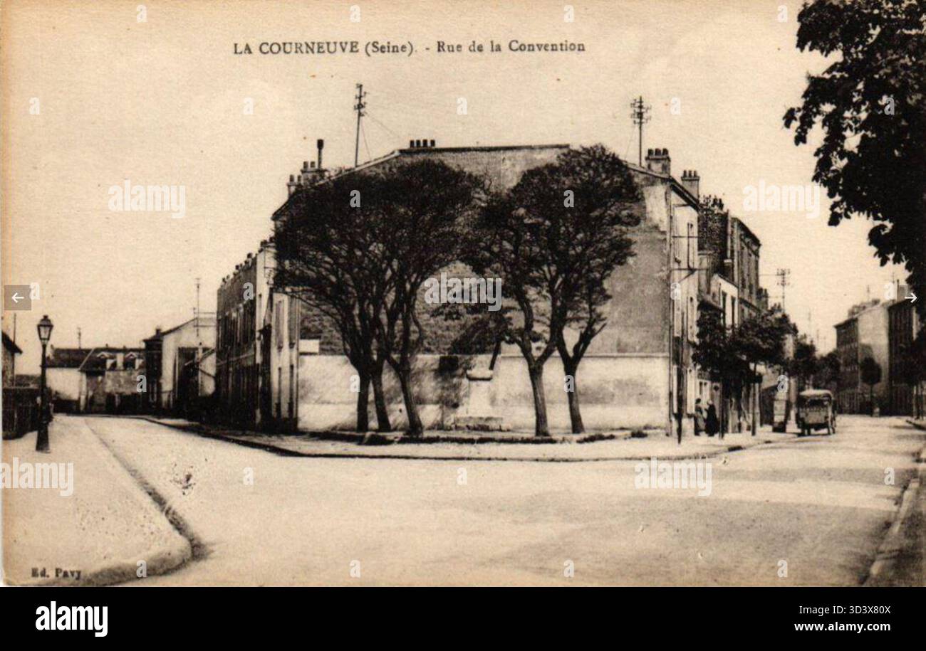 Questa fotografia del 1900-1910 mostra un incrocio di Rue de la Convention a la Courneuve, Francia. Illustra il primo paesaggio urbano e la disposizione delle strade dell'area, evidenziando caratteristiche architettoniche. Foto Stock