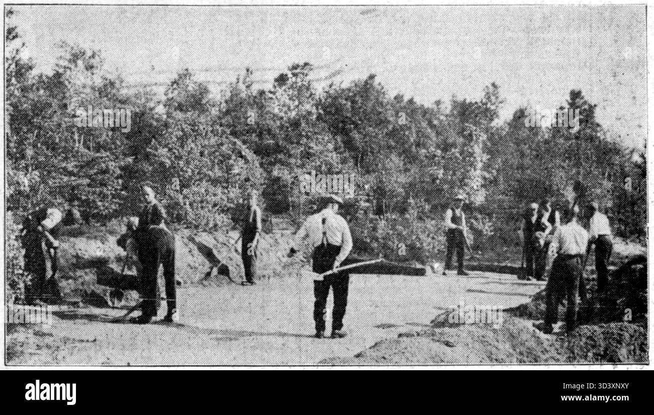 Scavi condotti dal Dr. F. C. Bursch nella regione di Lunteren, Paesi Bassi, nel 1939. La fotografia cattura il lavoro archeologico in corso durante quel periodo. Foto Stock