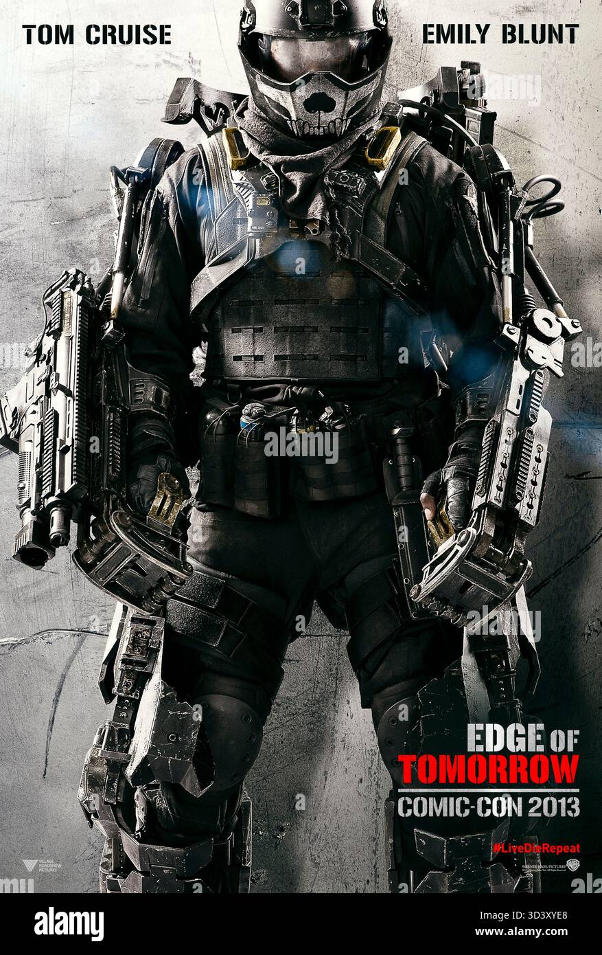 Edge of Tomorrow (2014) diretto da Doug Liman e interpretato da Tom Cruise, Emily Blunt e Bill Paxton. Un ufficiale militare catturato in un ciclo temporale deve rivivere lo stesso giorno combattendo gli invasori alieni, alleandosi con un soldato leggendario per trovare un modo per sconfiggere il nemico e salvare l'umanità. USA 2013 Comic-con SOLO USO EDITORIALE del poster. Crediti: BFA / Warner Bros Foto Stock