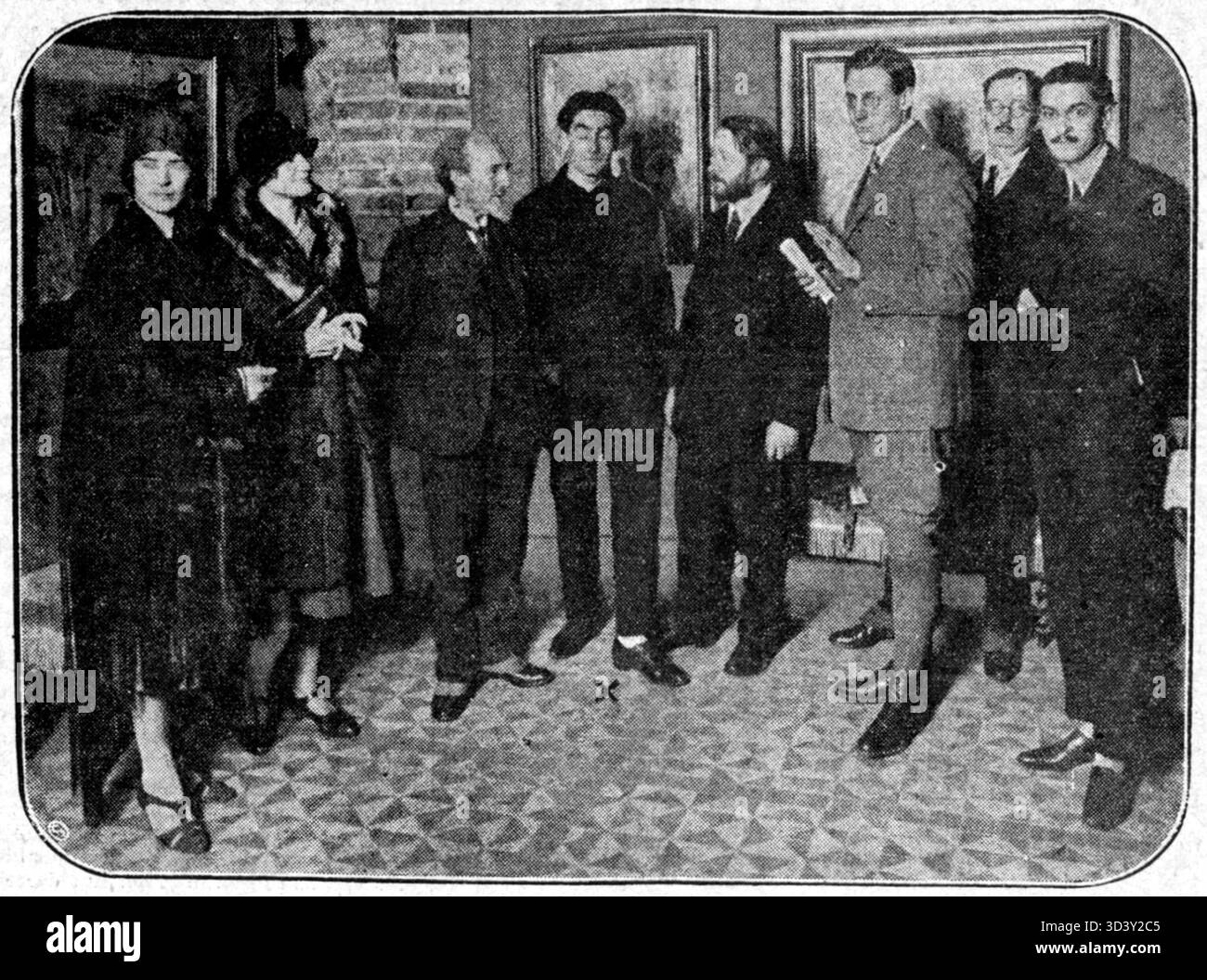 Questa fotografia del 1925 della mostra Haagsche Kunstkring mostra le opere di Ernst Leyden, una figura chiave della scena artistica olandese, durante l'apertura della sua mostra. Foto Stock