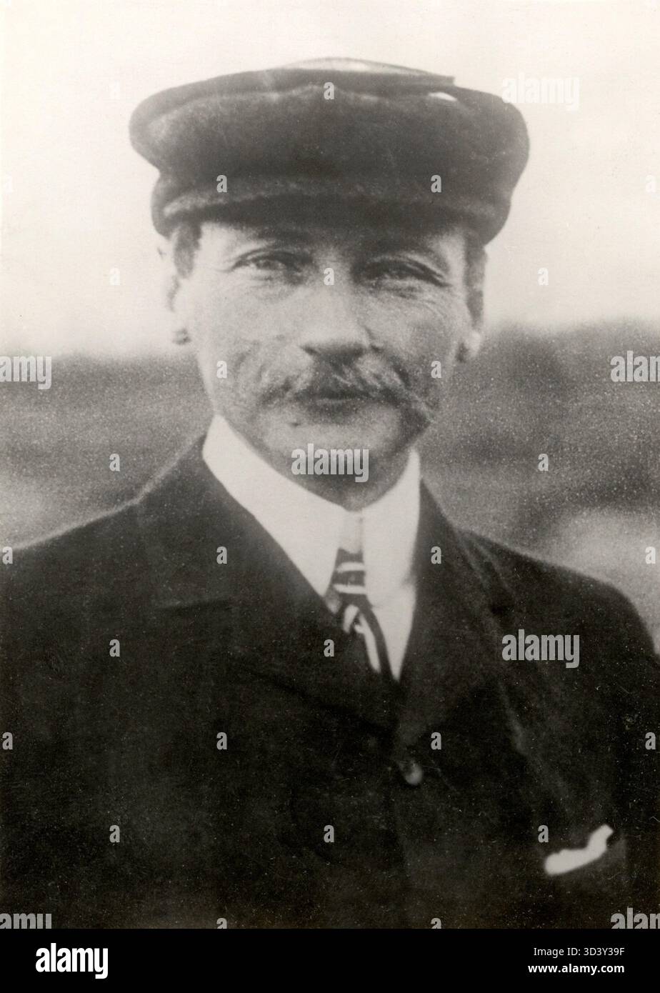 Carlo, conte di Lambert, fece la storia nel giugno 1909 come primo a volare sui Paesi Bassi in un aereo, vicino a Etten-Leur. Foto Stock