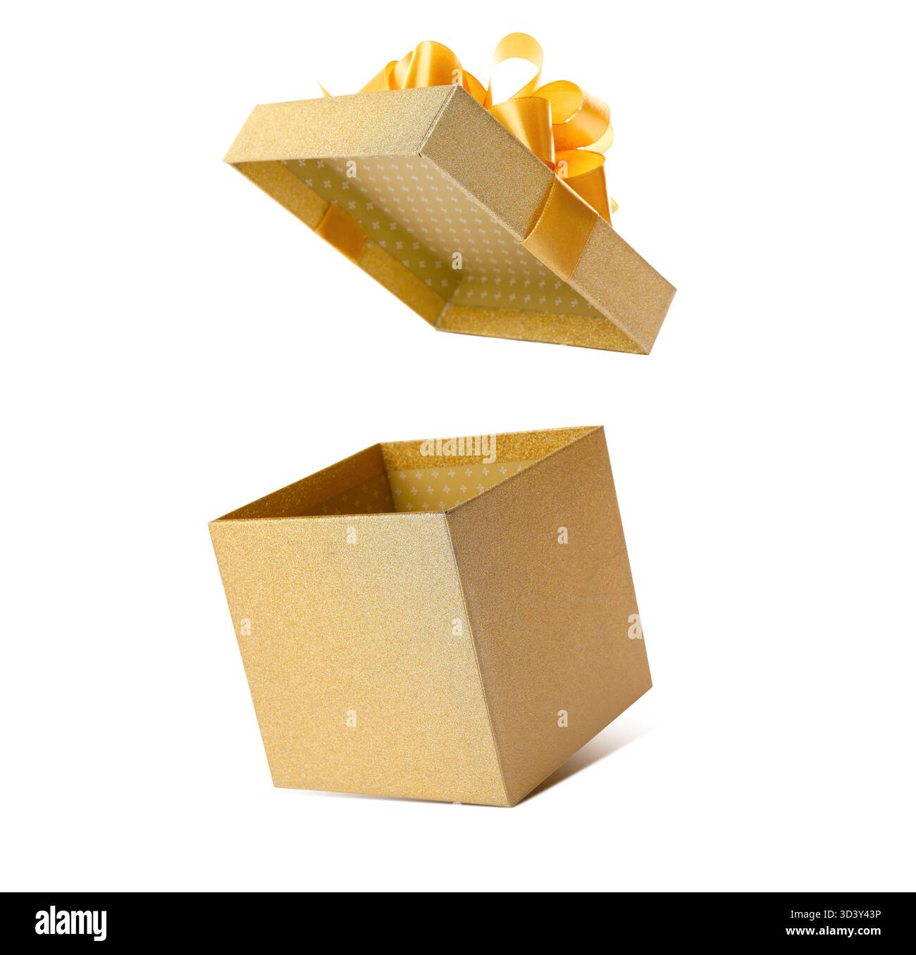 Apri la confezione regalo con un bellissimo coperchio in aria su sfondo bianco Foto Stock