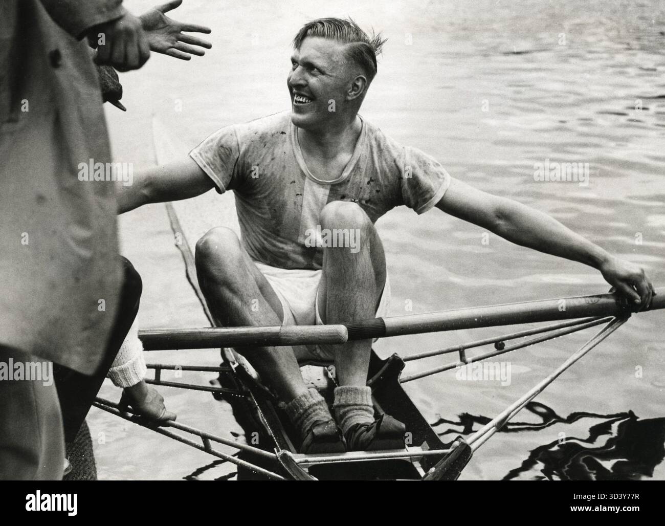 Bertus Gunther ha fotografato poco dopo aver vinto i "Diamond Sculls" alla Henley Regatta, Inghilterra, 1929, assicurandosi il suo campionato del mondo non ufficiale nel canottaggio. Foto Stock