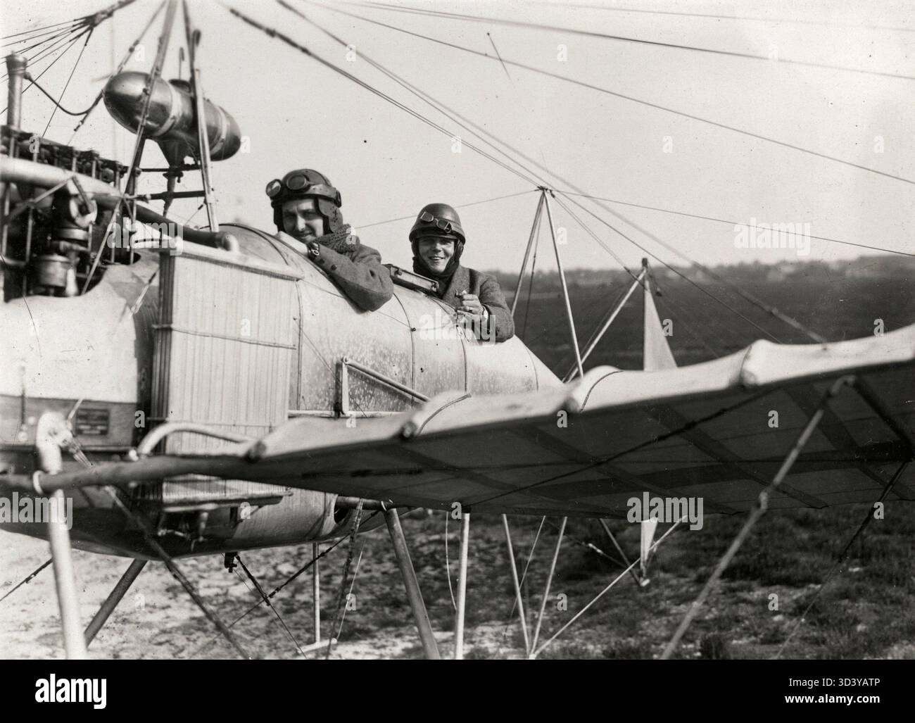 Nel 1913, l'aviatore De Waal e il suo passeggero, l'austriaco Kuntner, atterrarono un Fokker Eindecker a Soesterberg, nei Paesi Bassi. Questo volo fa parte della storia dell'aviazione. Foto Stock