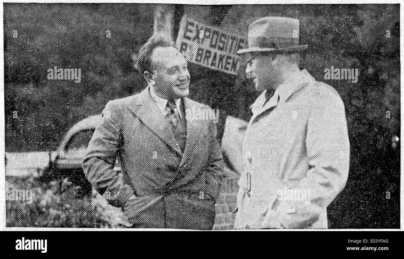 L'11 luglio 1938, lo scrittore Antoon Coolen è raffigurato discutendo delle opere del pittore brabantino Peter van den Braken all'Hotel den Deyl di Princenhage. La conversazione riflette l'intersezione tra letteratura e arte. Foto Stock