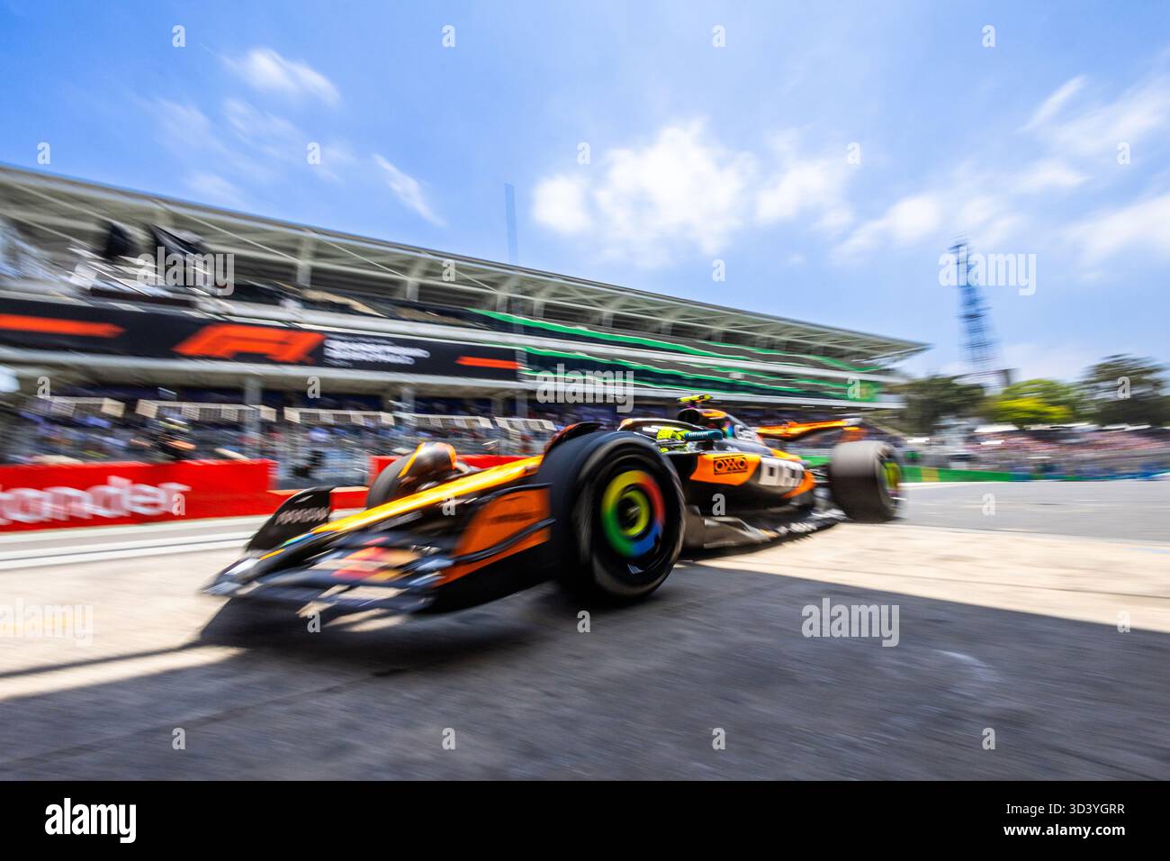 San Paolo, BRA. 07/11/2025. Lando Norris del Regno Unito alla guida della (4) McLaren F1 Team MCL39 Mercedes, durante la Formula 1 MSC Cruises grande Premio De Sao Paulo 2025. Crediti: Alessio Morgese / Alamy live news Foto Stock