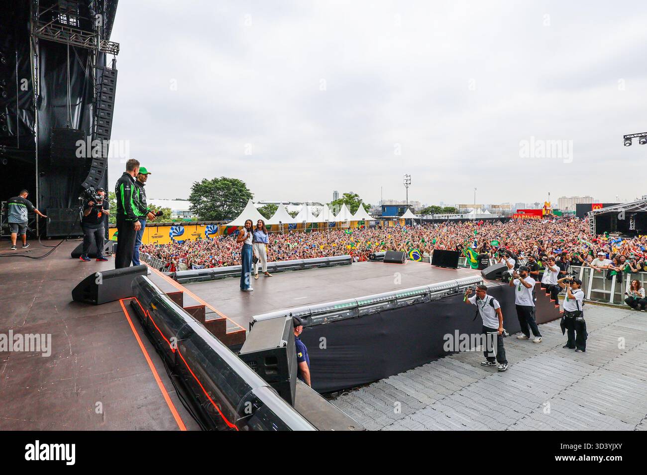 Gabriel Bortoleto e Nico Hulkemberg durante la Formula 1 MSC Cruises grande Premio De Sao Paulo 2025 il 7 novembre 2025, San Paolo, Brasile Foto Stock