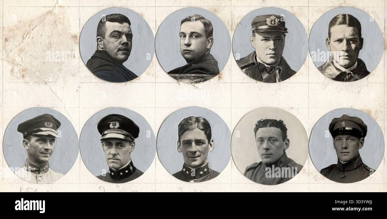 Questa foto del 1922 mostra gli aviatori navali di De Kooy e De Mok vicino a Den Helder, insieme ai piloti militari di Schiphol nella Stelling Amsterdam. L'immagine riflette i primi sforzi dell'aviazione navale e militare nei Paesi Bassi. Foto Stock