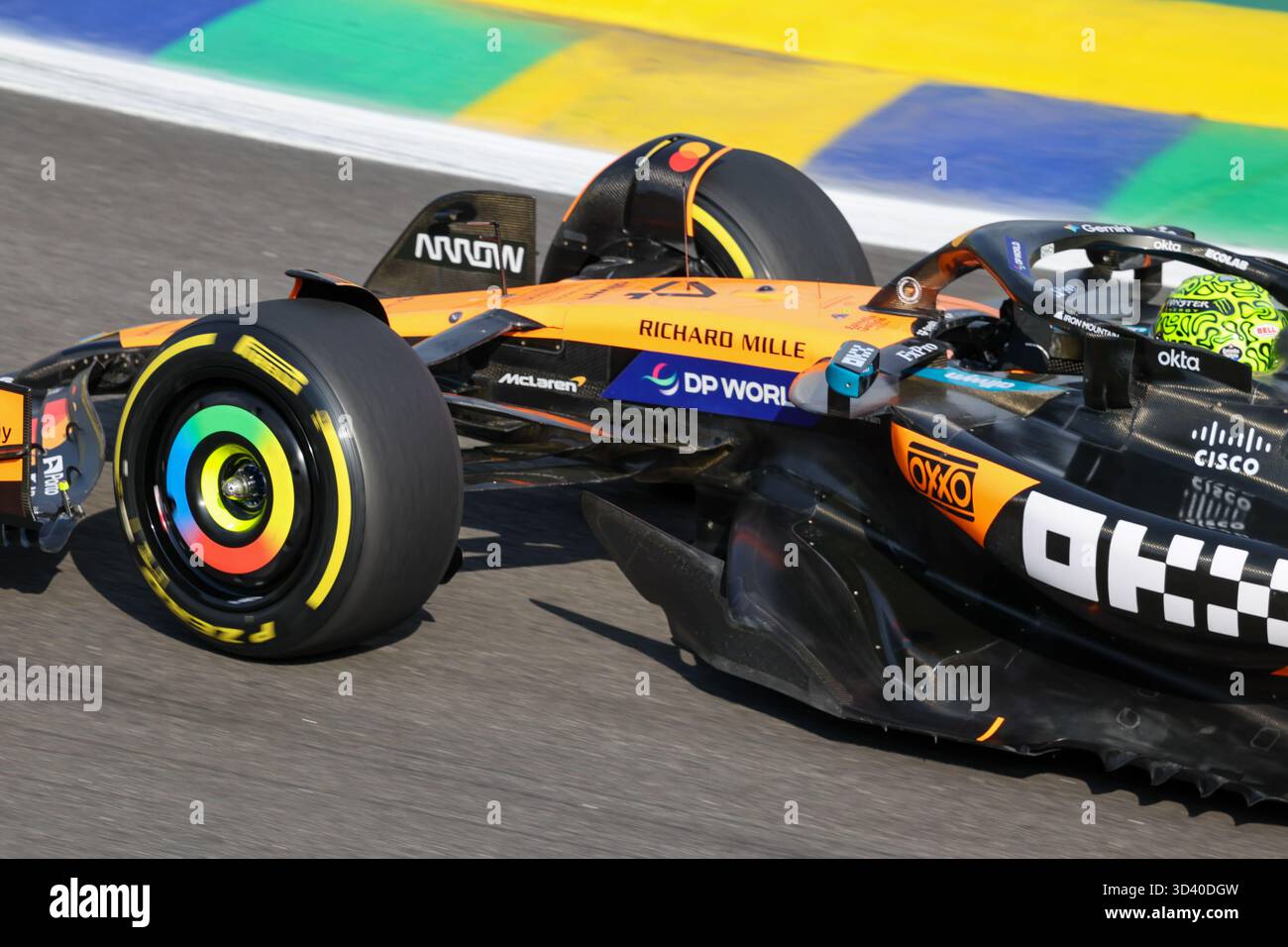 San Paolo, BRA. 07/11/2025. Lando Norris del Regno Unito alla guida della (4) McLaren F1 Team MCL39 Mercedes, durante la Formula 1 MSC Cruises grande Premio De Sao Paulo 2025. Crediti: Alessio Morgese / Alamy live news Foto Stock