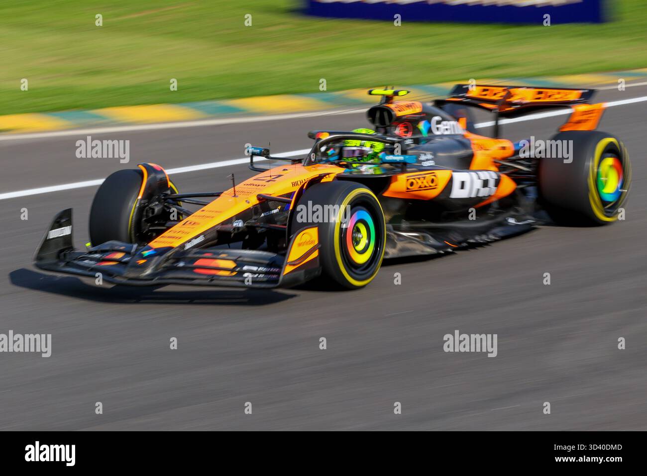 San Paolo, BRA. 07/11/2025. Lando Norris del Regno Unito alla guida della (4) McLaren F1 Team MCL39 Mercedes, durante la Formula 1 MSC Cruises grande Premio De Sao Paulo 2025. Crediti: Alessio Morgese / Alamy live news Foto Stock