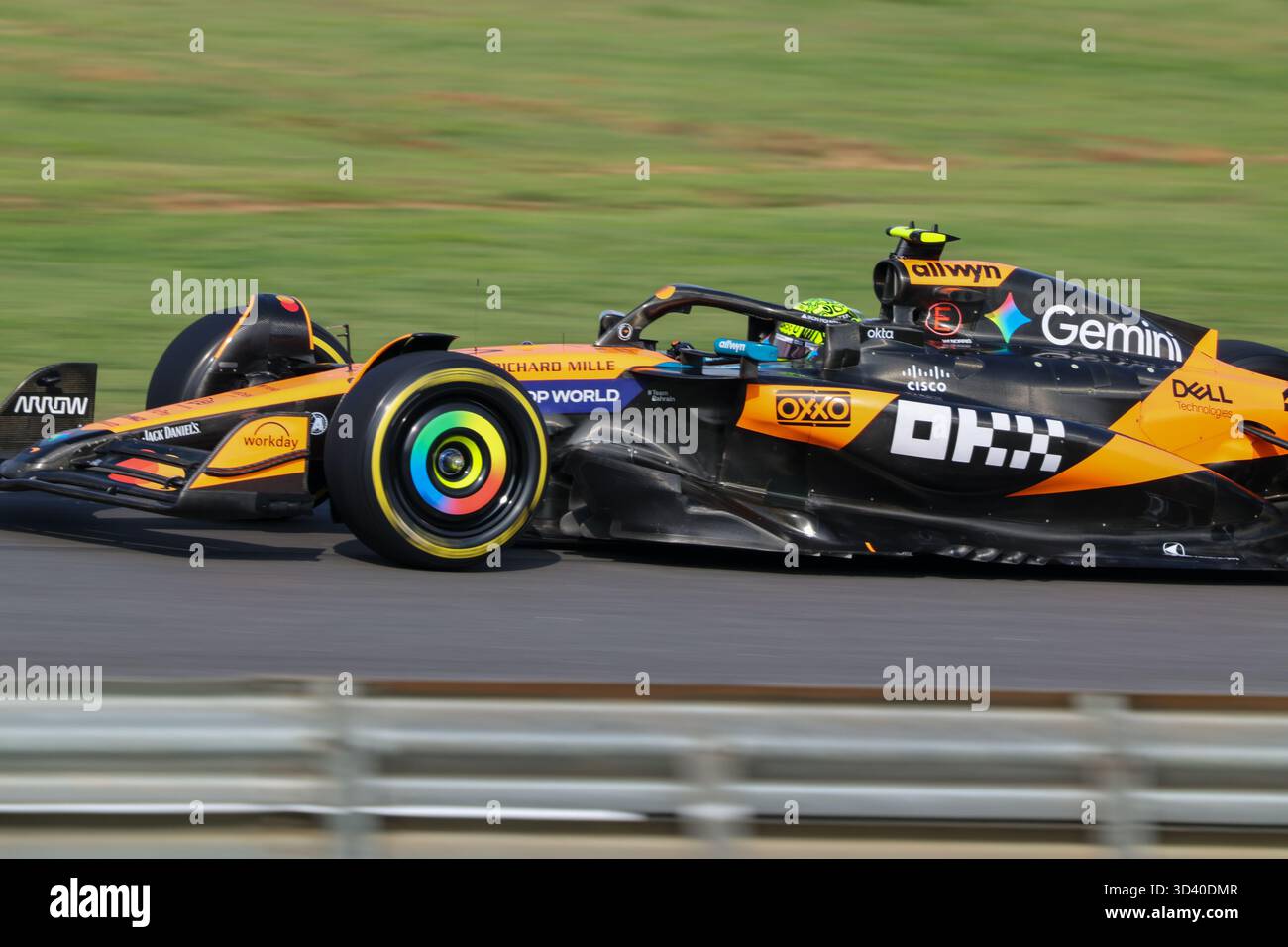 San Paolo, BRA. 07/11/2025. Lando Norris del Regno Unito alla guida della (4) McLaren F1 Team MCL39 Mercedes, durante la Formula 1 MSC Cruises grande Premio De Sao Paulo 2025. Crediti: Alessio Morgese / Alamy live news Foto Stock