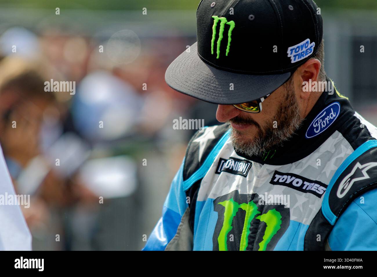 Ken Block firma autografi per i tifosi durante il Gymkhana Grid European Gauntlet. Foto Stock