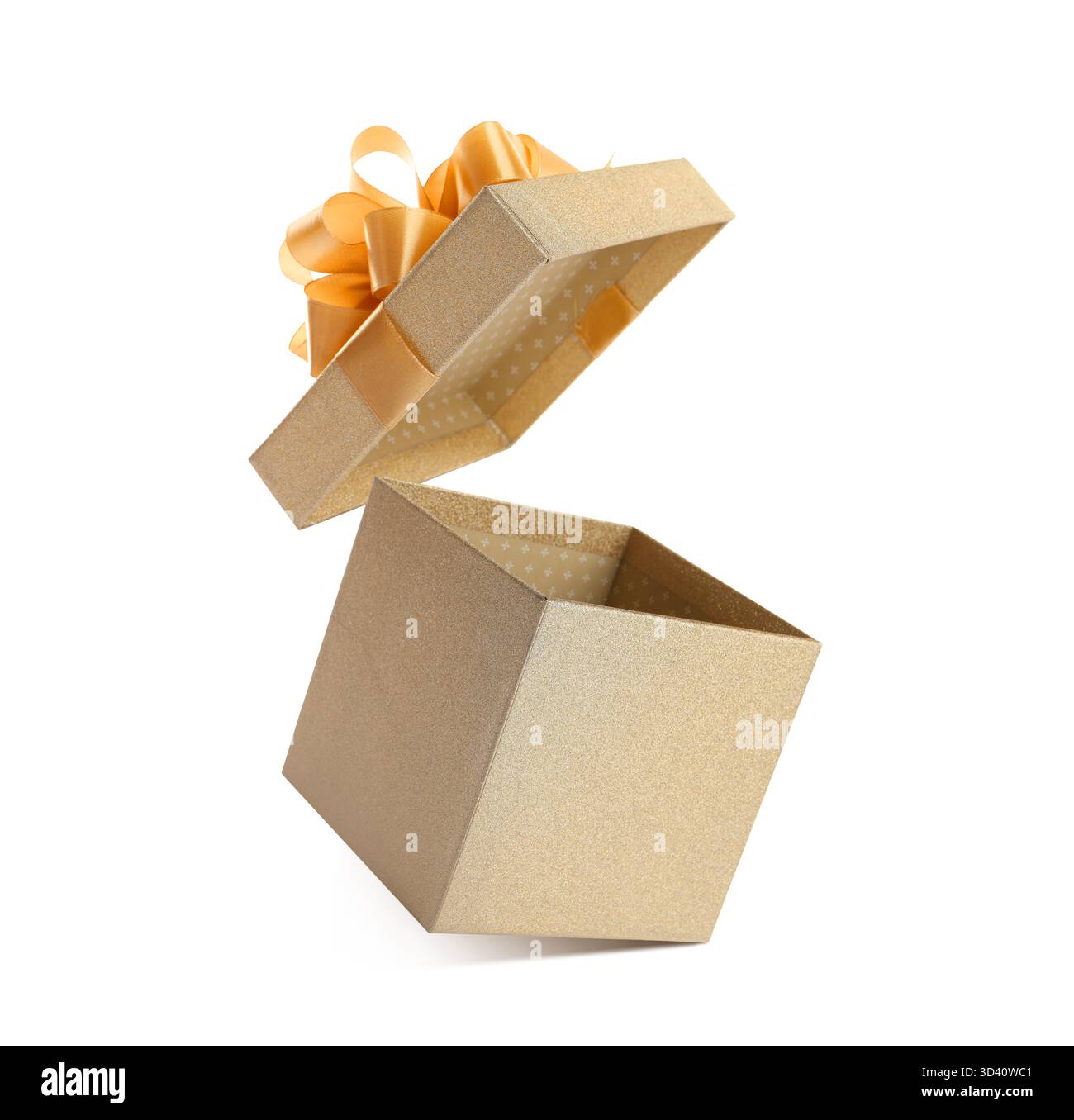 Apri la confezione regalo con un bellissimo coperchio in aria su sfondo bianco Foto Stock