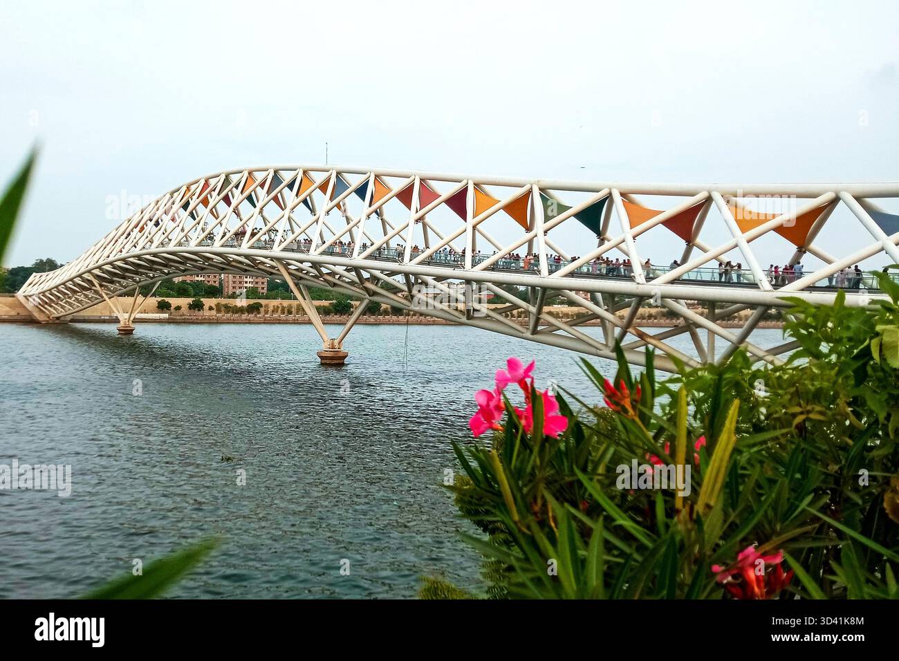 Ponte pedonale atal immagini e fotografie stock ad alta risoluzione - Alamy